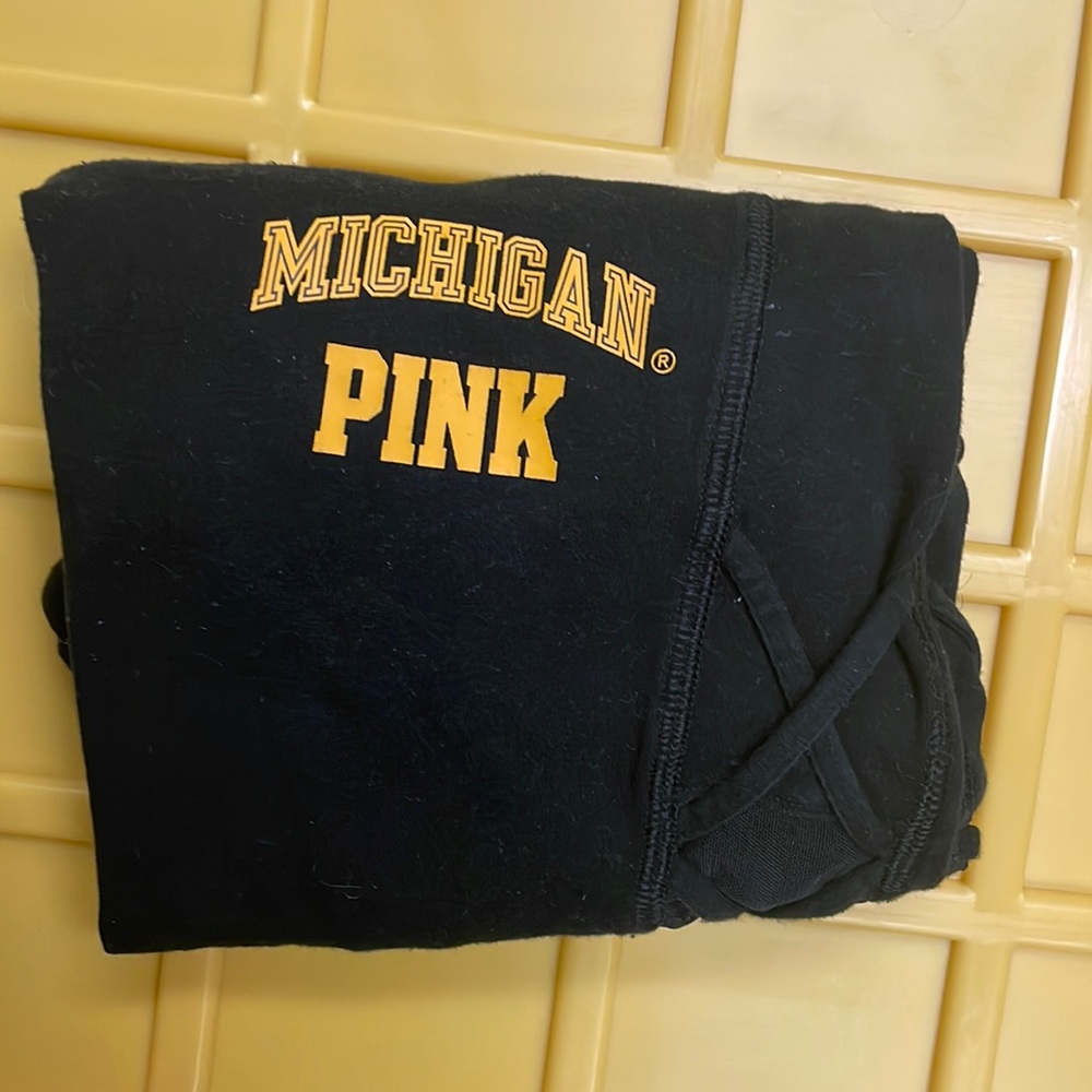 U of M Mid Calf leggings